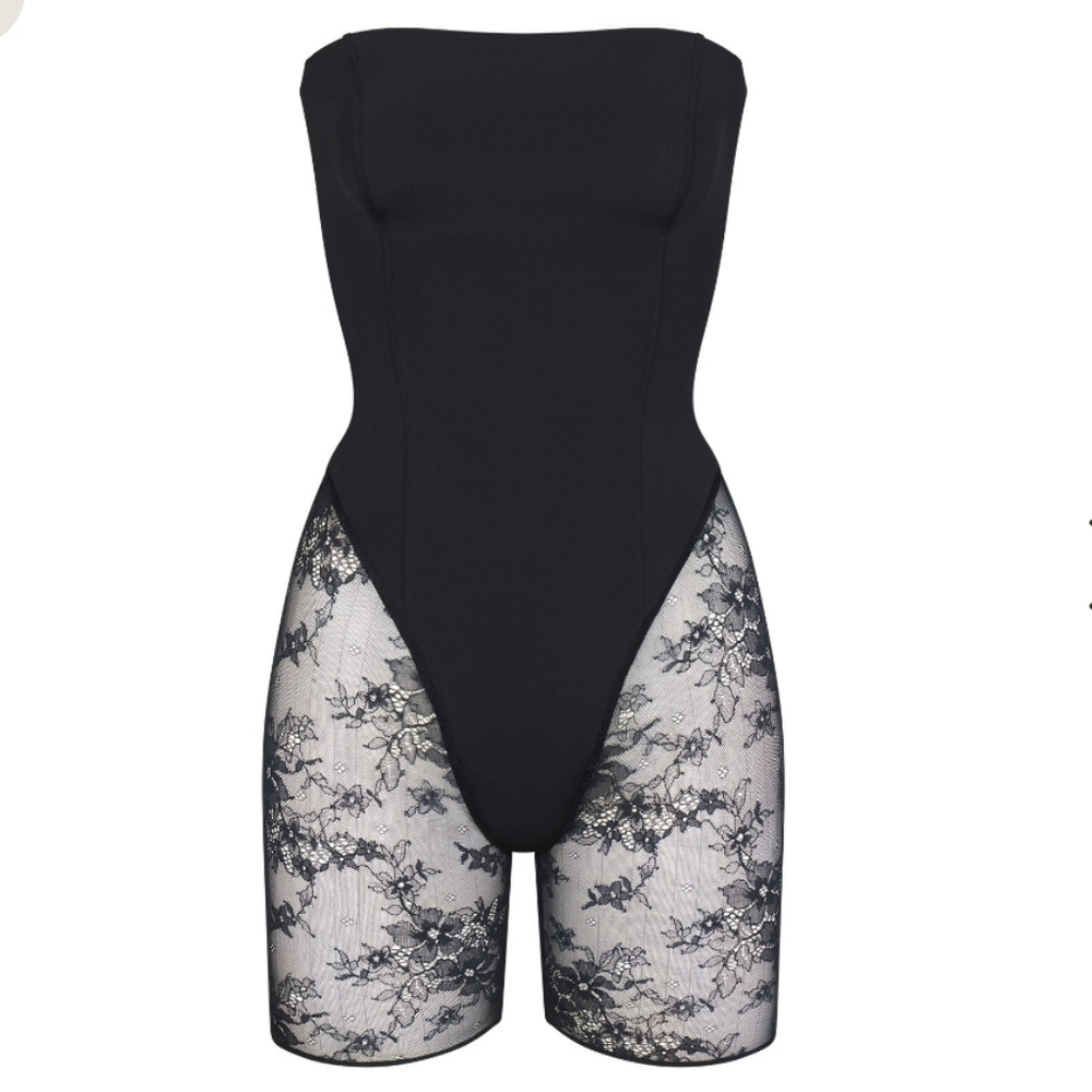 SKIMS ultra fine lace strapless onesie nwt